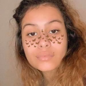 Meet your Posher, Alejandra